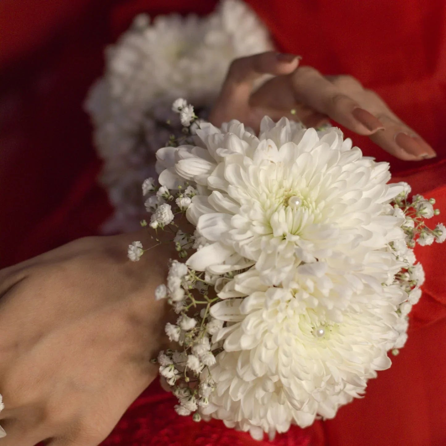 White Floral Jewelry Set Flower House
