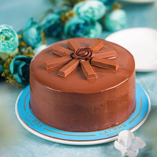 Kit Kat cake by Layer Flower House